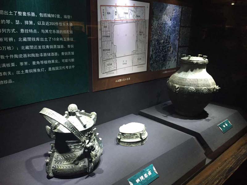 Periodistas extranjeros visitan el Museo Provincial de Jiangxi y la aldea Yanfang de Ji′an