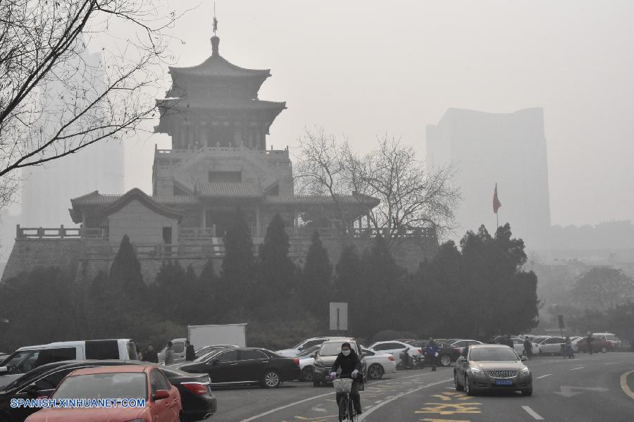 China renueva alerta naranja por esmog