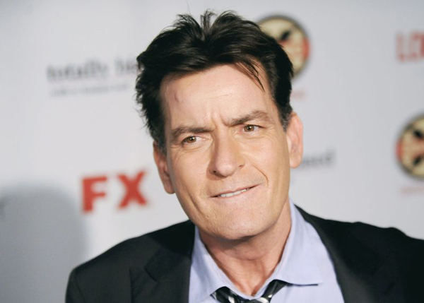 Charlie Sheen critica a Kim Kardashian por frívola y orgullosa