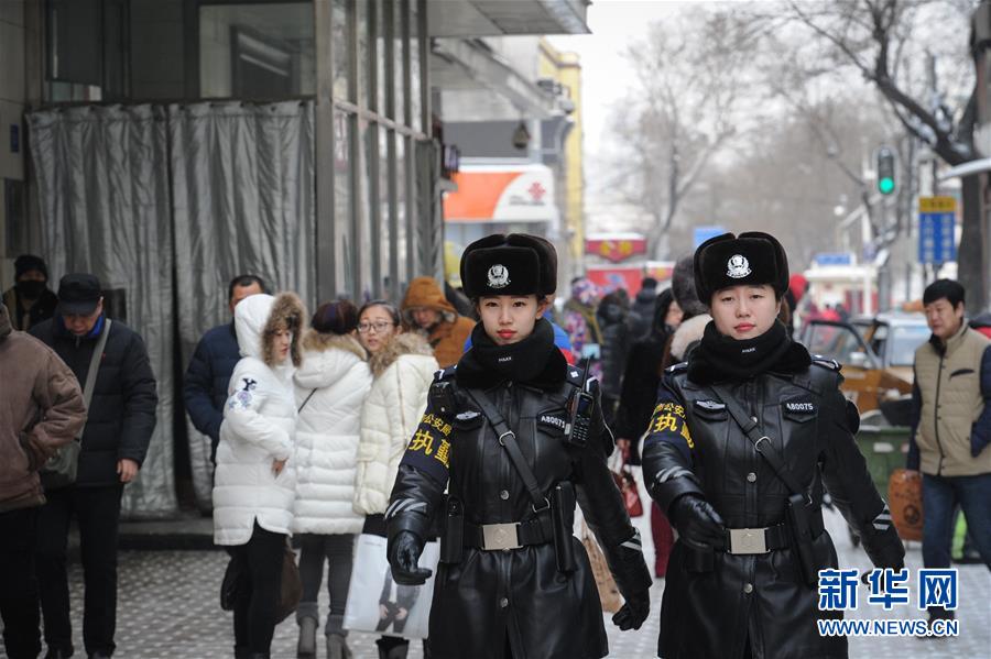 Mujeres policías en extremo norte de China