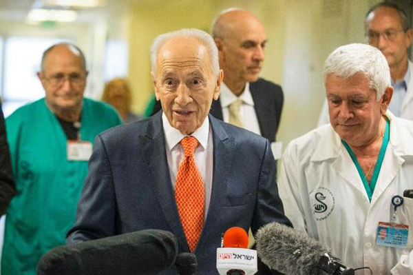 Hospitalizan a Shimon Peres