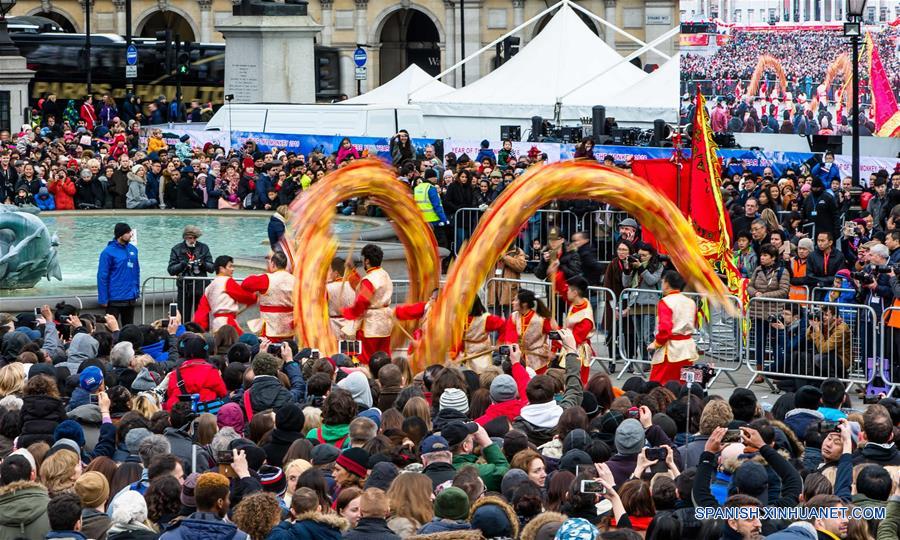 Medio millón de personas celebran A?o Nuevo chino en Londres