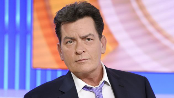 Charlie Sheen vuelve a poner el VIH en las noticias