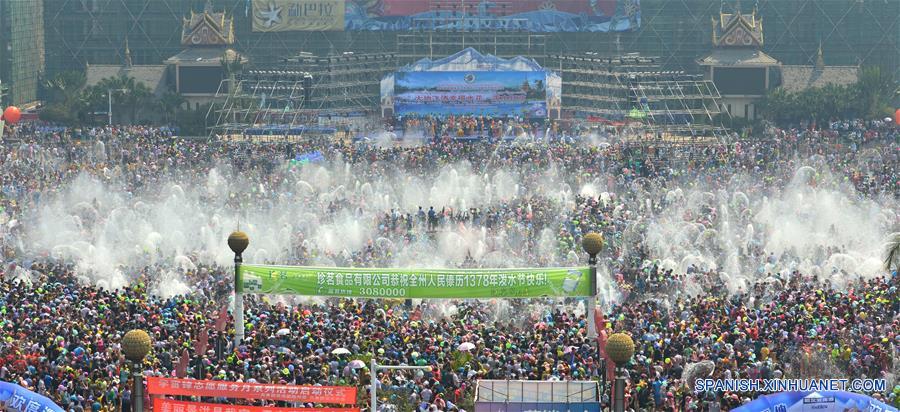 Festival de Aspersión de Agua en Yunnan