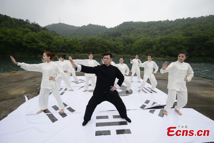 Tai Chi estilo Chen junto al lago Shiyan