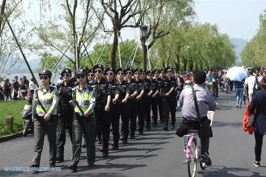 21 mujeres patrullan el Lago Oeste de Hangzhou