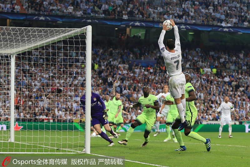 Fútbol: Real Madrid gana 1-0 al Manchester y avanza a final espa?ola en "Champions"