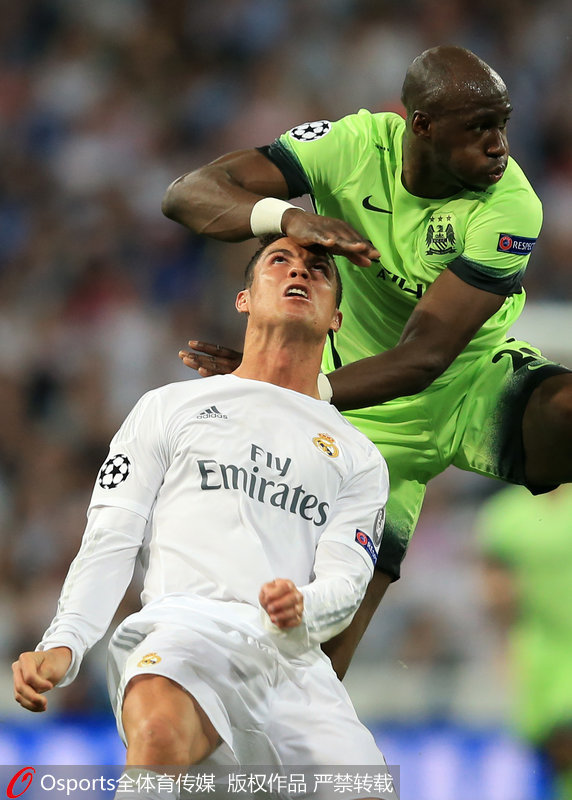 Fútbol: Real Madrid gana 1-0 al Manchester y avanza a final espa?ola en "Champions"