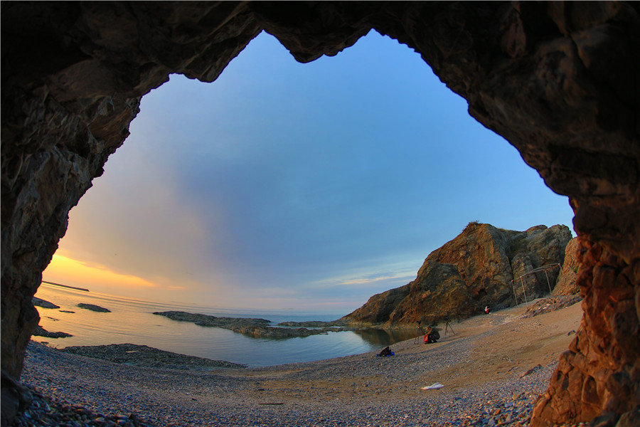 Increíbles imágenes de la playa fluorescente de Dalian