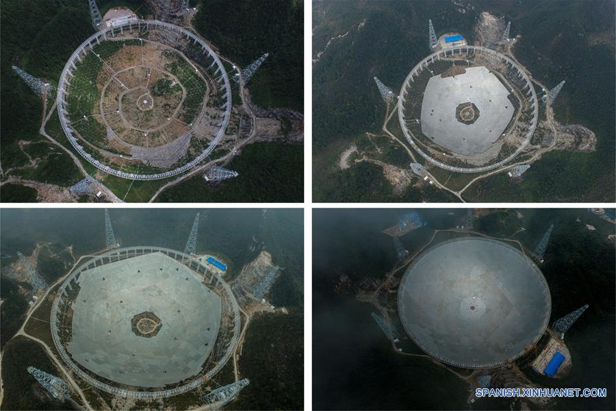 GUIZHOU, julio 3, 2016 (Xinhua) -- Imagen combinada de vistas aéreas del proceso de instalación de los páneles del Telescopio de Apertura Esférica de 500 metros o "FAST", en el condado de Pingtang, provincia de Guizhou, en el suroeste de China, tomadas respectivamente el 2 de agosto de 2015 (i-arriba), el 16 de diciembre de 2015 (d-arriba), el 9 de marzo de 2016 (i-abajo) y el 3 de julio de 2016 (d). La instalación del mayor radiotelescopio del mundo finalizó el domingo por la ma?ana después de que la última pieza de los 4,450 paneles se fijara en el centro del enorme reflector. El proyecto cuenta con el potencial de rastrear más objetos extra?os para entender mejor el origen del universo e impulsar la búsqueda global de vida extraterrestre. (Xinhua/Ou Dongqu)