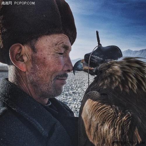 La foto “El Hombre y el águila” obtiene el Gran Premio 
del Concurso Internacional Iphone