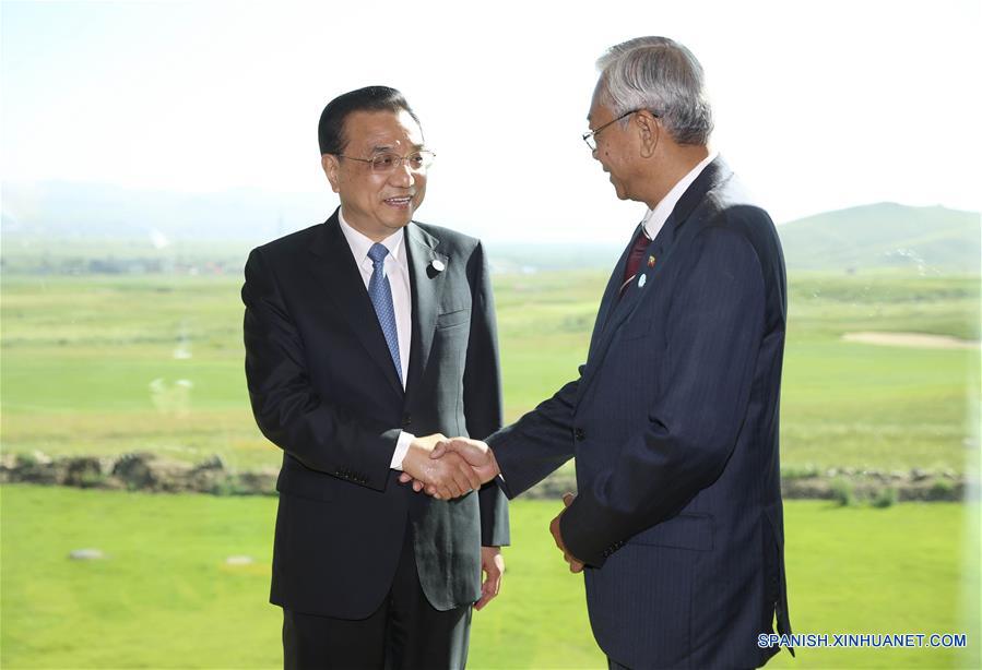 El premier chino, Li Keqiang se reúne con el presidente de Myanmar, U Htin Kyaw en Ulan Bator, Mongolia, 16 de julio de 2016. (Xinhua / Zhang Duo)