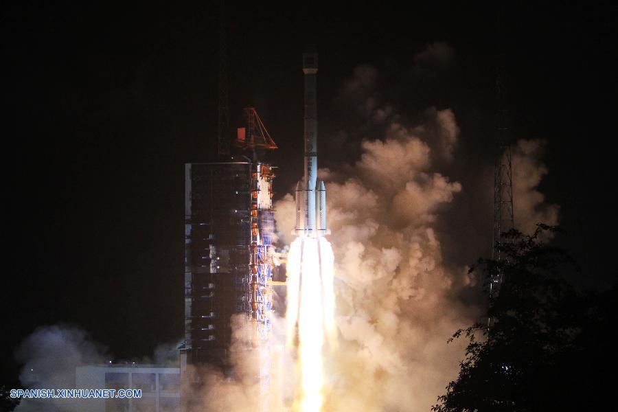 China lanza primer satélite de telecomunicaciones móviles