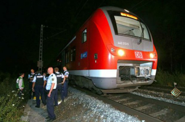 Un hombre muere tras asomarse por la ventana de un tren en Reino Unido