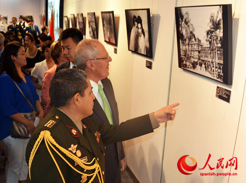 Presidente Kuczynski inaugura en Beijing la exposición “Memoria del Perú”