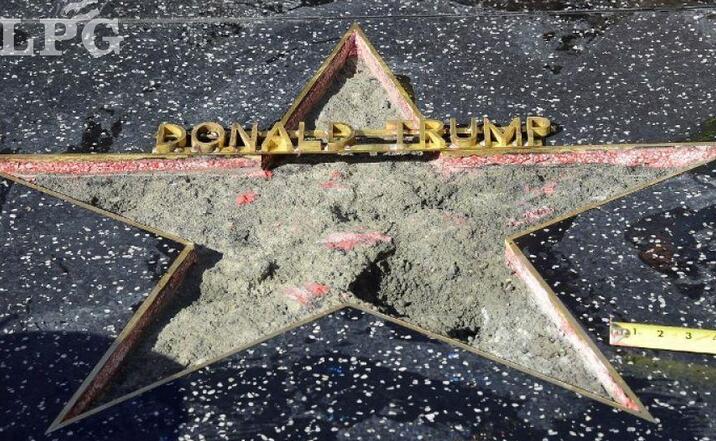 Destrozan la estrella de Donald Trump en el Paseo de la Fama de Hollywood