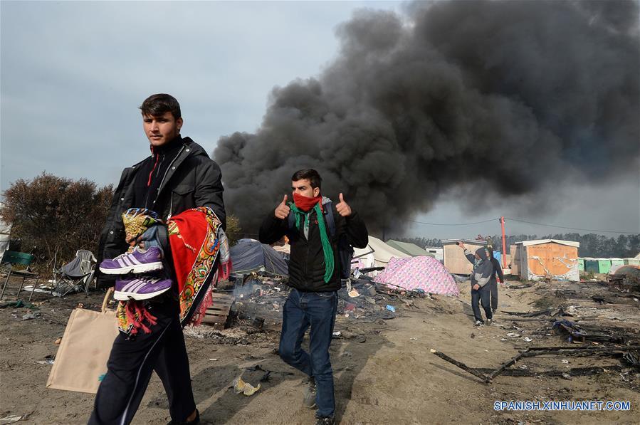 "Cumplida", operación para desalojar campamento de migrantes en Calais