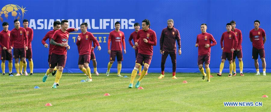 Lippi comienza los entrenamientos con la selección nacional de fútbol de China en Kunming