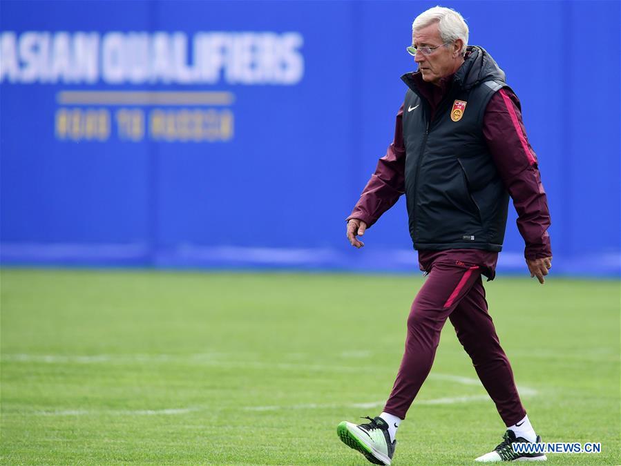 Lippi comienza los entrenamientos con la selección nacional de fútbol de China en Kunming