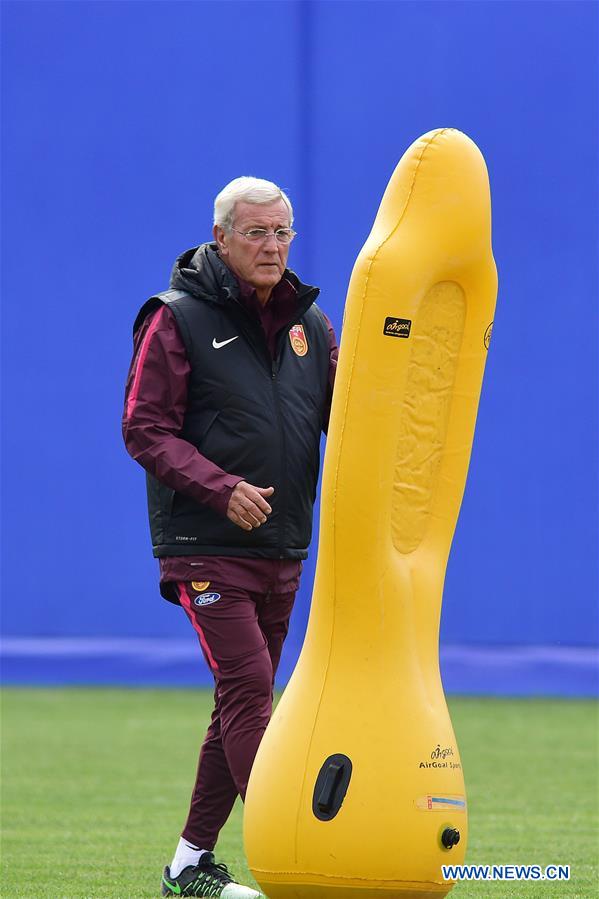 Lippi comienza los entrenamientos con la selección nacional de fútbol de China en Kunming