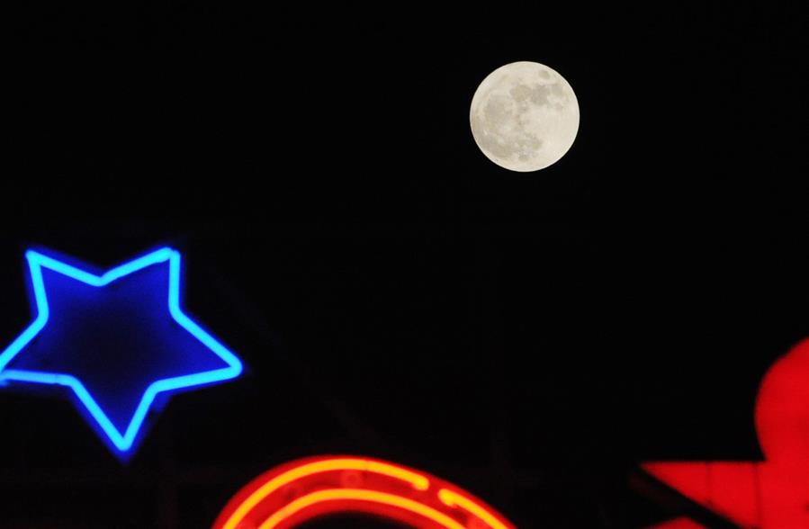 "Súper luna" se ve en toda China