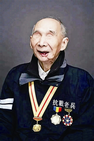 Publicación de Weibo hace realidad el sue?o de un veterano ciego de la II Guerra Mundial