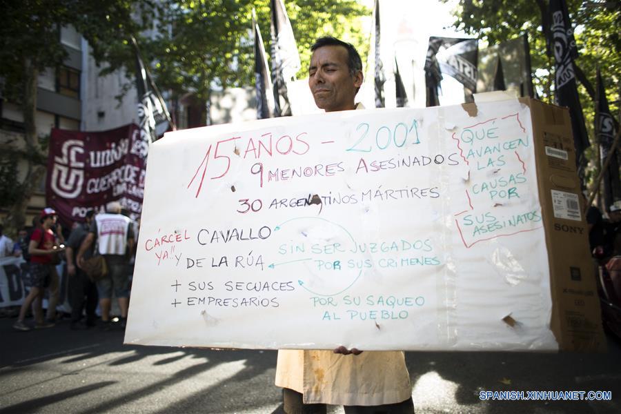 Marcha en el marco de los 15 a?os de las protestas contra el estado de sitio decretado en Argentina