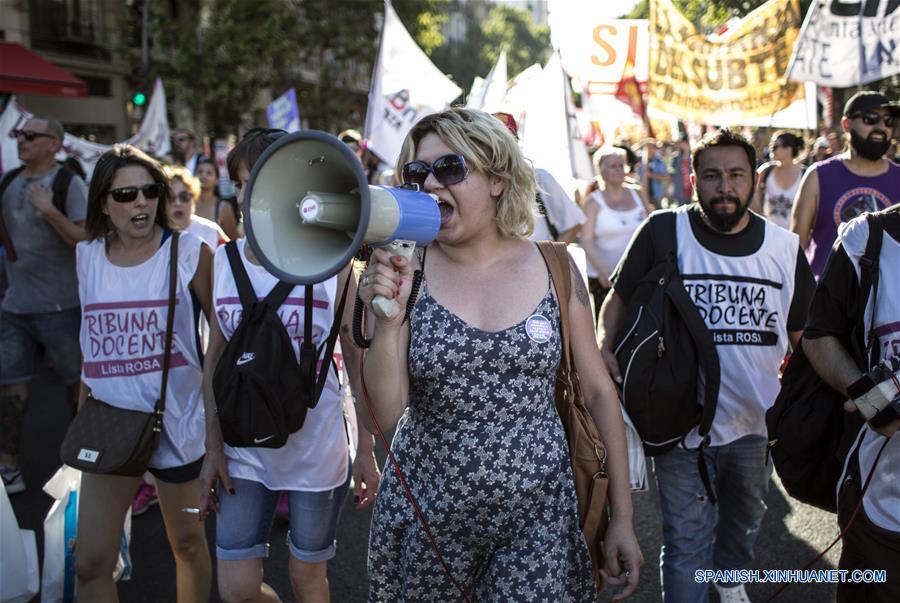 Marcha en el marco de los 15 a?os de las protestas contra el estado de sitio decretado en Argentina