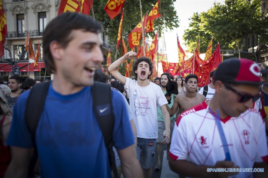 Marcha en el marco de los 15 a?os de las protestas contra el estado de sitio decretado en Argentina