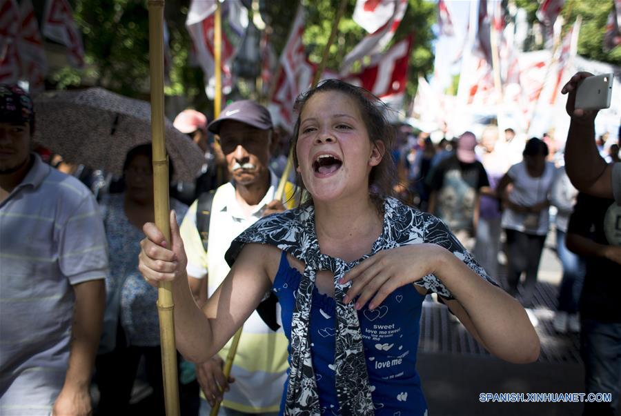 Marcha en el marco de los 15 a?os de las protestas contra el estado de sitio decretado en Argentina