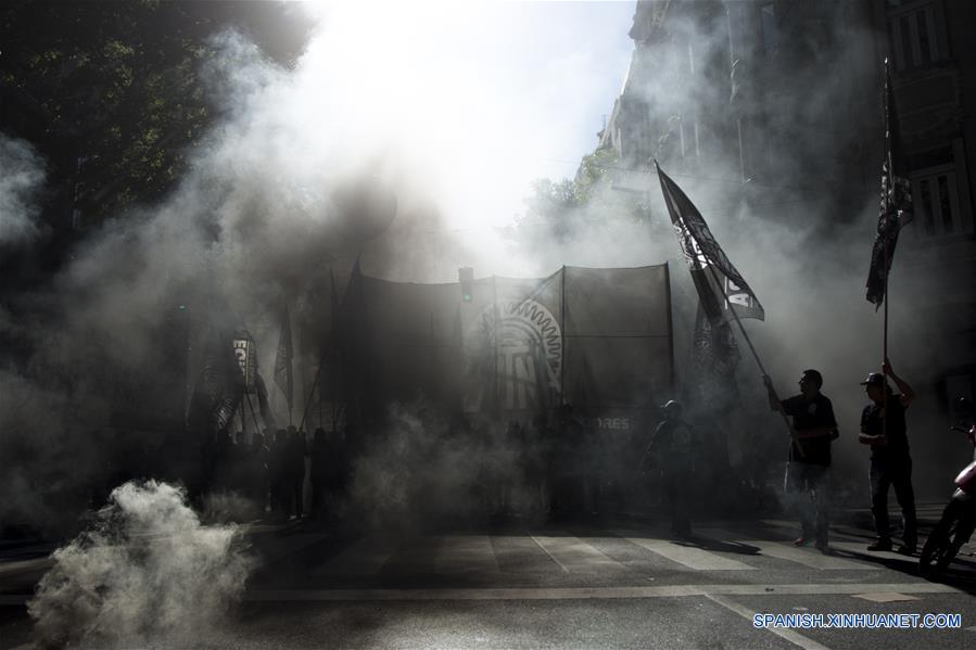 Marcha en el marco de los 15 a?os de las protestas contra el estado de sitio decretado en Argentina