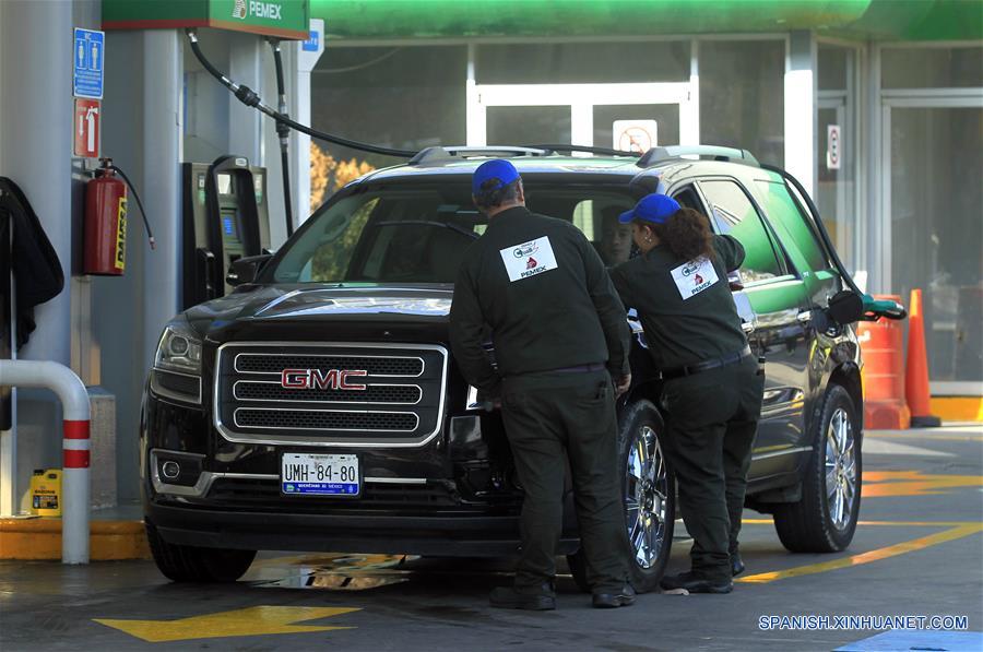 Precios de gasolinas en México subirán hasta 20 por ciento a partir de 2017