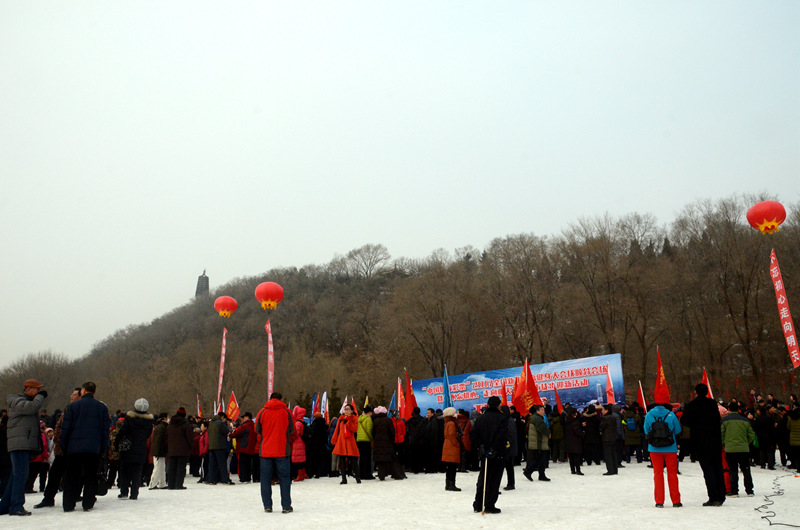 Pueblo en Línea convoca una excursión de 100 mil internautas en 40 ciudades para celebrar el A?o Nuevo y su XX aniversario------la ciudad de Fushun,en la provincia de Liaoning