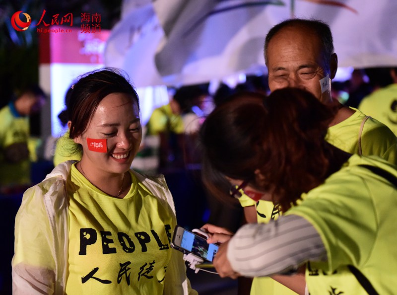 Pueblo en Línea convoca una excursión de 100 mil internautas en 40 ciudades para celebrar el A?o Nuevo y su XX aniversario------la ciudad de Sanya,en la provincia de Hainan