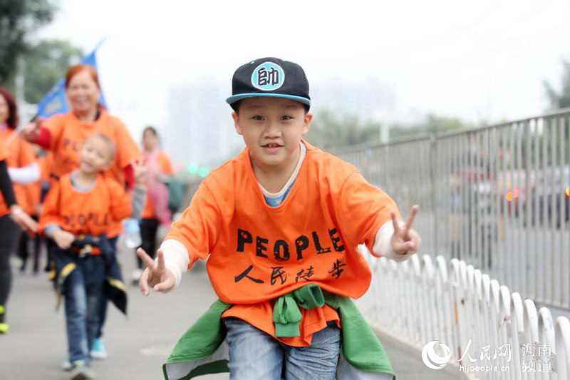 Pueblo en Línea convoca una excursión de 100 mil internautas en 40 ciudades para celebrar el A?o Nuevo y su XX aniversario------la ciudad de Danzhou,en la provincia de Hainan