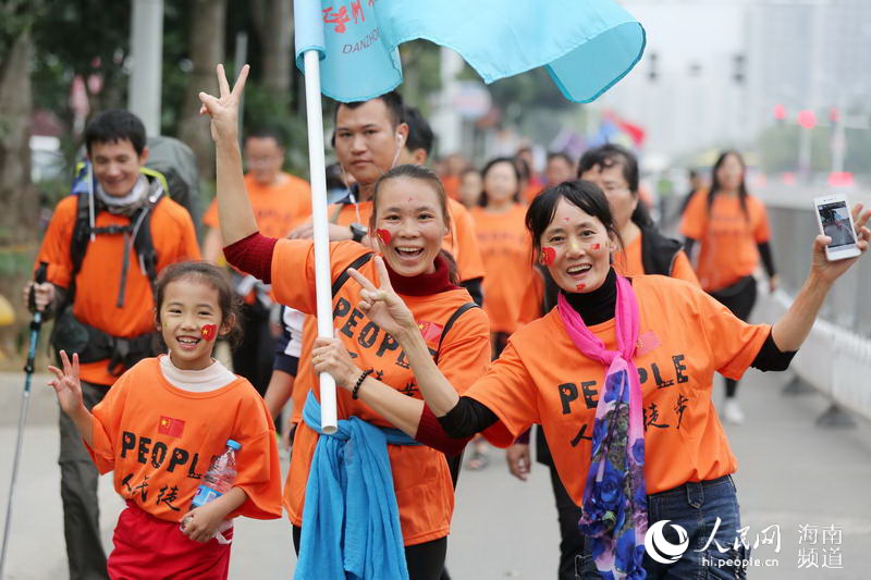 Pueblo en Línea convoca una excursión de 100 mil internautas en 40 ciudades para celebrar el A?o Nuevo y su XX aniversario------la ciudad de Danzhou,en la provincia de Hainan