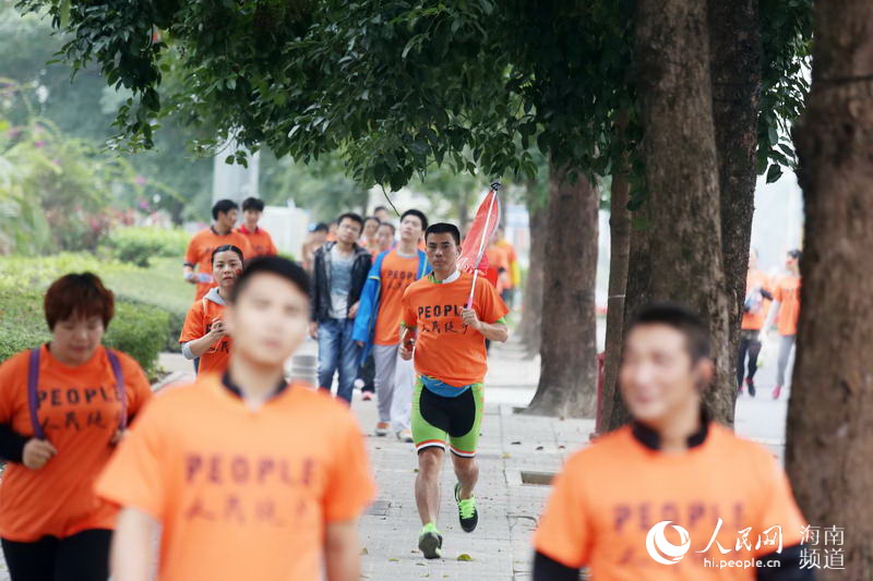 Pueblo en Línea convoca una excursión de 100 mil internautas en 40 ciudades para celebrar el A?o Nuevo y su XX aniversario------la ciudad de Danzhou,en la provincia de Hainan