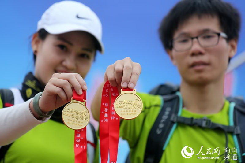 Pueblo en Línea convoca una excursión de 100 mil internautas en 40 ciudades para celebrar el A?o Nuevo y su XX aniversario------la ciudad de Danzhou,en la provincia de Hainan