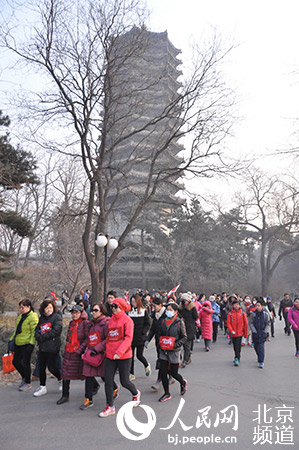 Pueblo en Línea convoca una excursión de 100 mil internautas en 40 ciudades para celebrar el A?o Nuevo y su XX aniversario------la Universidad de Beijing, Beijing