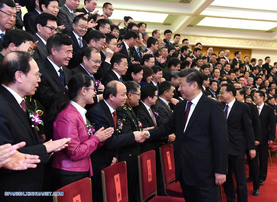 Físico y farmacóloga ganan máximo premio científico de China