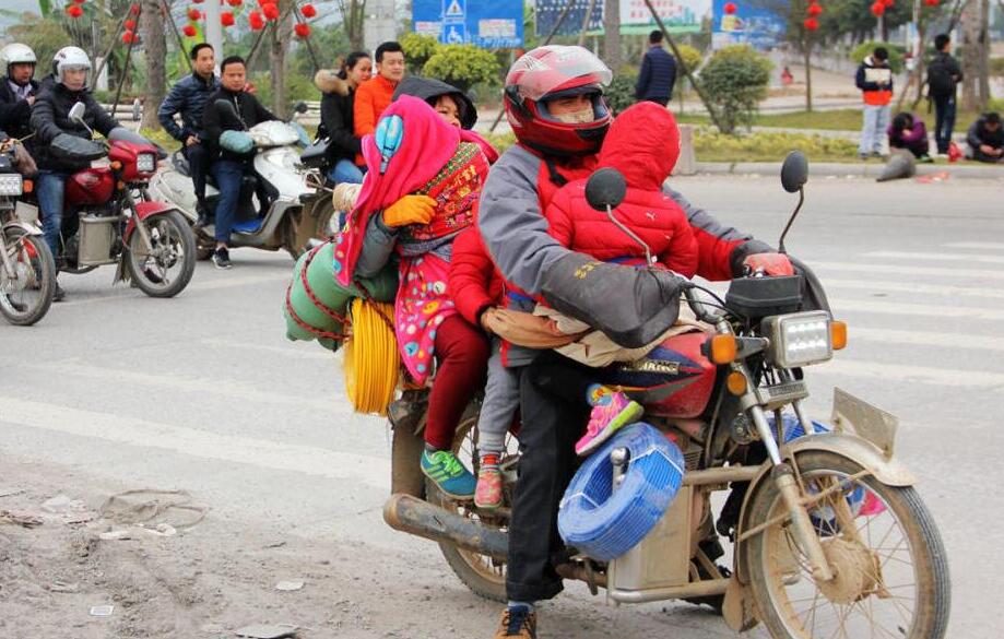 Interceptan una motocicleta con cinco pasajeros en Guangxi