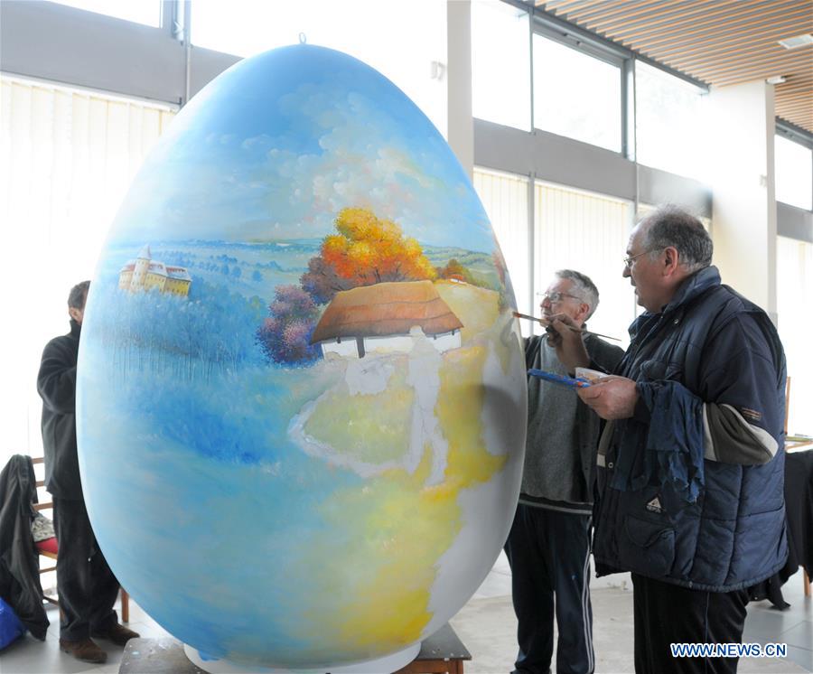 Pintores croatas decoran los huevos de Pascua