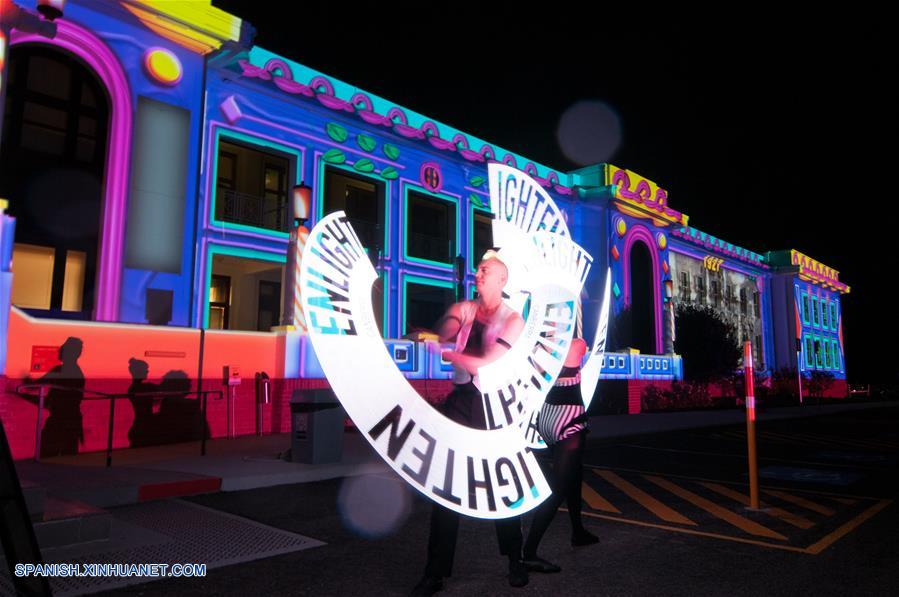 Exposición de luz "Iluminando Canberra"