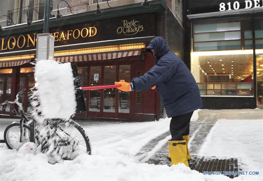 Tormenta invernal azota noreste de Estados Unidos y se cancelan 6.000 vuelos