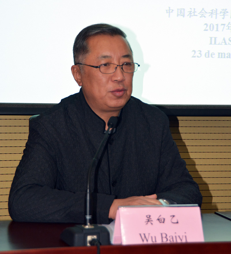 Dr. Wu Baiyi, director del Instituto de Estudios sobre América Latina de la Academia de Ciencias Sociales de China, le da la bienvenida a Sergio Massa, diputado argentino y líder del Frente Renovador. (Foto: YAC)