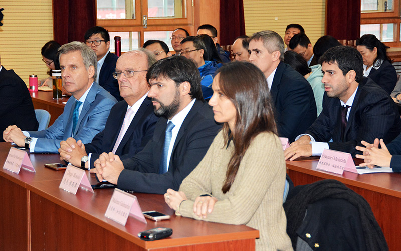 Sergio Massa, diputado argentino y líder del Frente Renovador, visitó al Instituto de Estudios sobre América Latina de la Academia de Ciencias Sociales de China junto a la delegación que le acompa?a. (Foto: YAC)