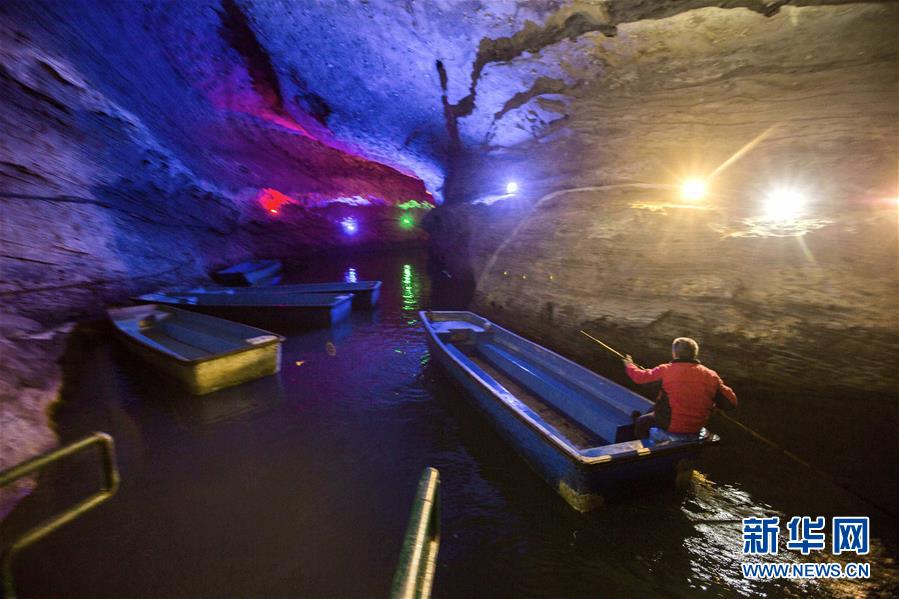 Hermosa cueva de piedra caliza en Jiangxi