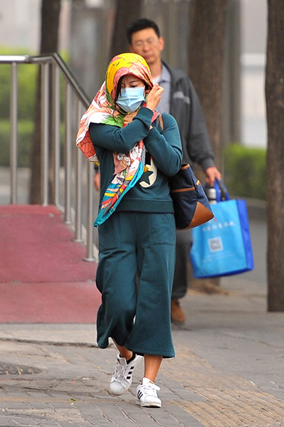 Beijing emite alerta azul por tormenta de arena