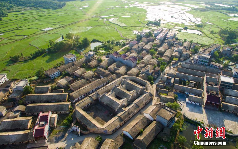 Vista panorámica de la casa cerrada más grande del oeste de Jiangxi