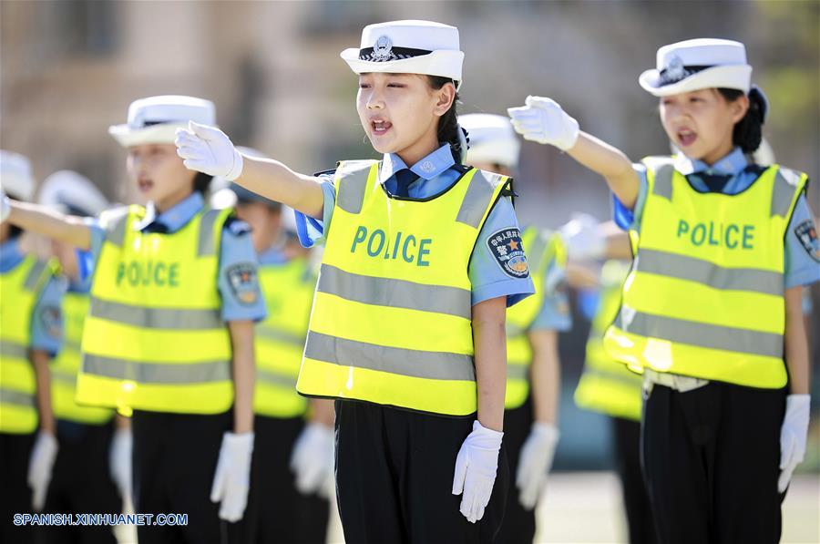 Concurso de ejercicios de ademanes de policía de tránsito en Hohhot